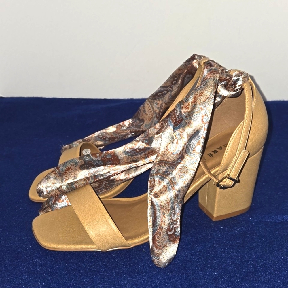 Mare Womens Scarf Heels Size 9 "Like New"